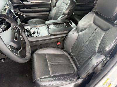 2023 Jeep Wagoneer Base