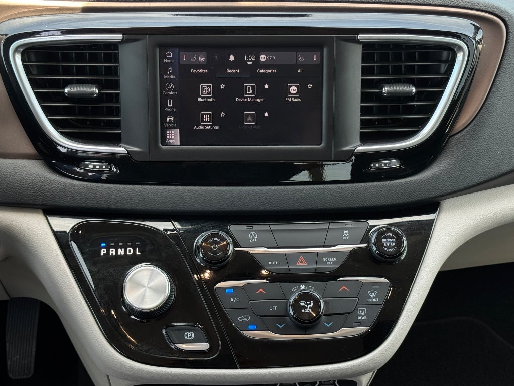 2023 Chrysler Voyager LX