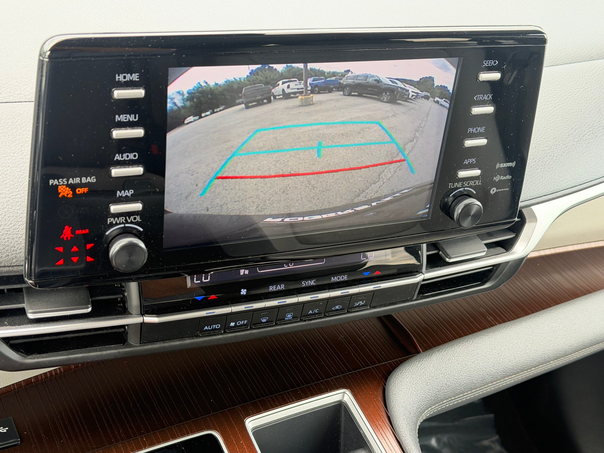 2024 Toyota Sienna LE