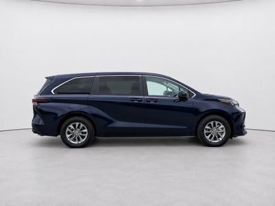2024 Toyota Sienna LE
