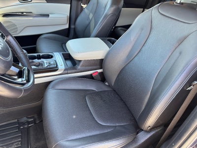 2023 Kia Carnival LX