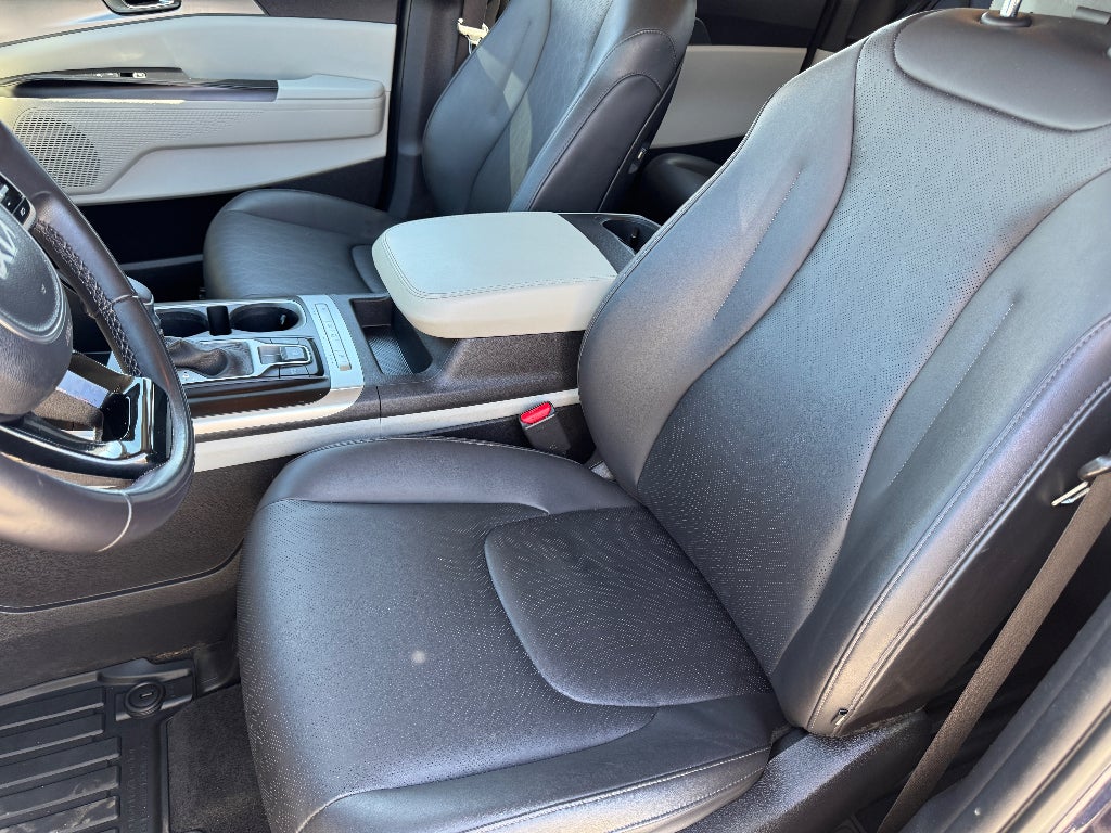 2023 Kia Carnival LX