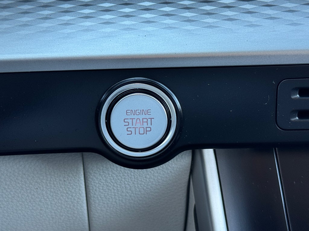 2023 Kia Carnival LX