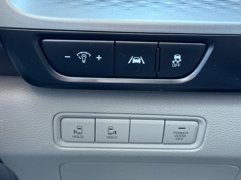 2023 Kia Carnival LX