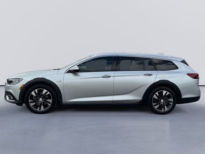 2019 Buick Regal TourX Essence