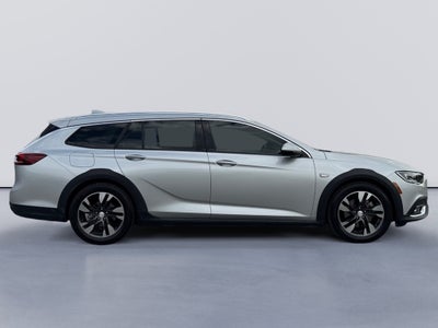 2019 Buick Regal TourX Essence